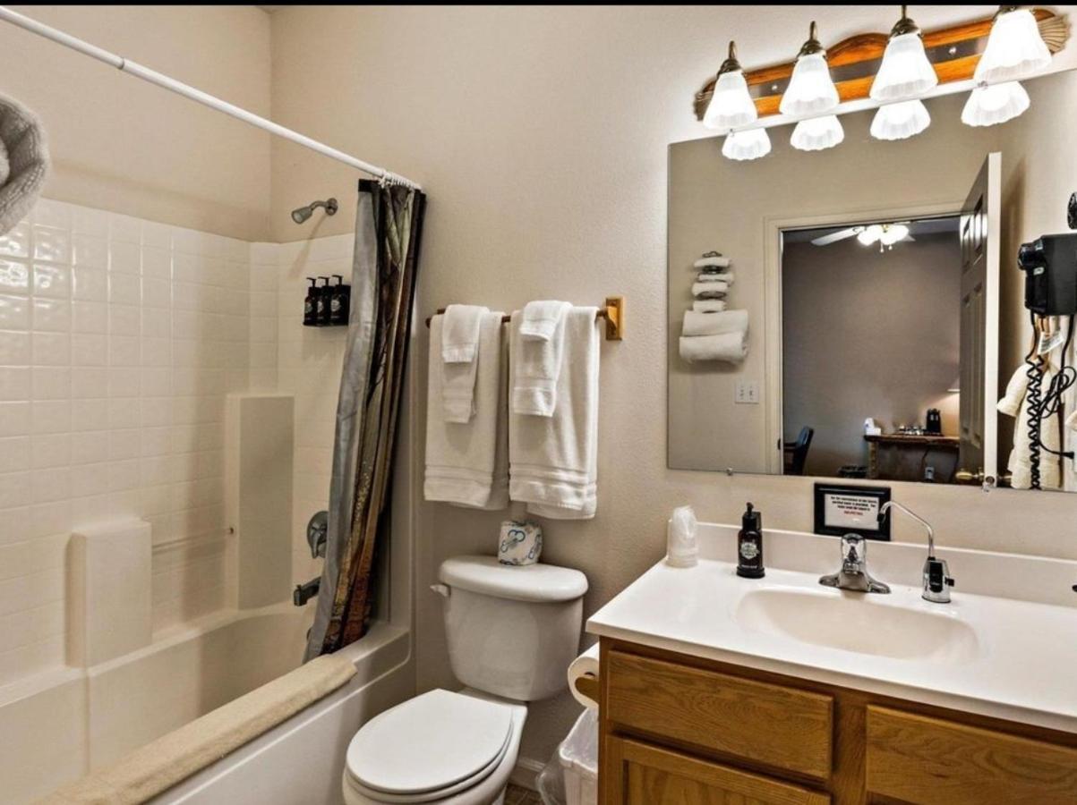 Southfork Lodge - Riverside Inn Lowman Екстериор снимка