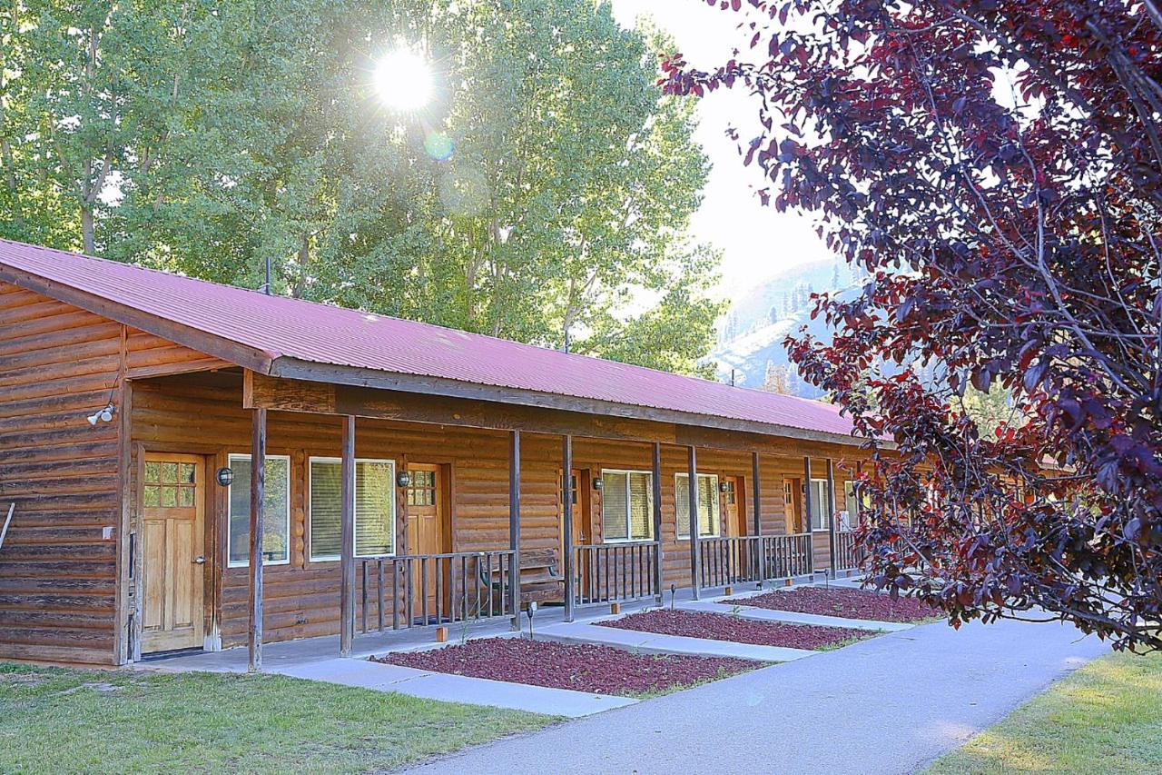 Southfork Lodge - Riverside Inn Lowman Екстериор снимка